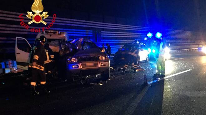 incidente autostrada A1 morti