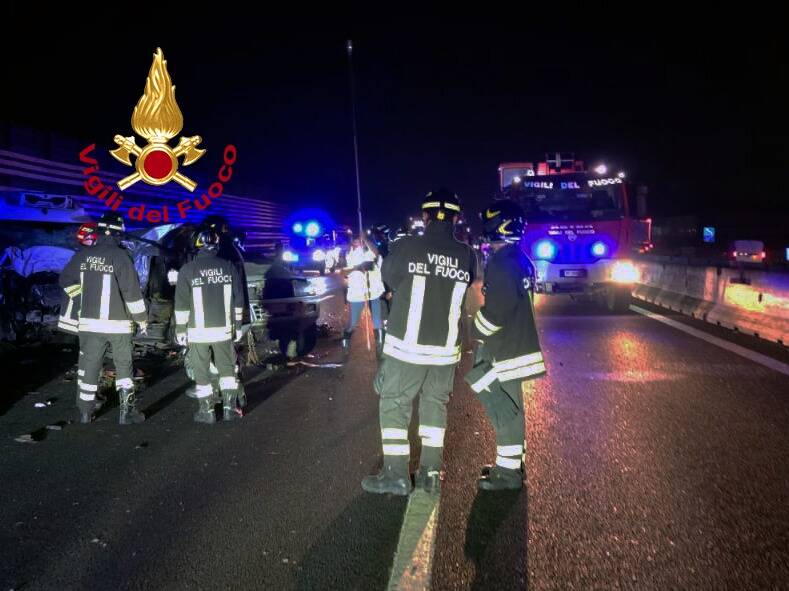 incidente autostrada A1 morti