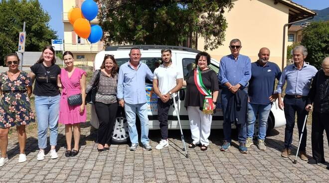 nuova auto dell’associazione Luccasenzabarriere