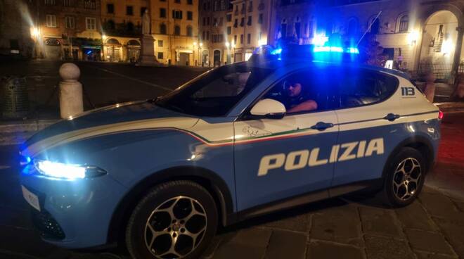 polizia, lucca, notte