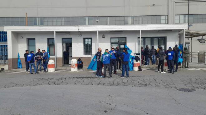 sciopero, uil, protesta, conad, magazzino conad, montopoli valdarno, lavoro